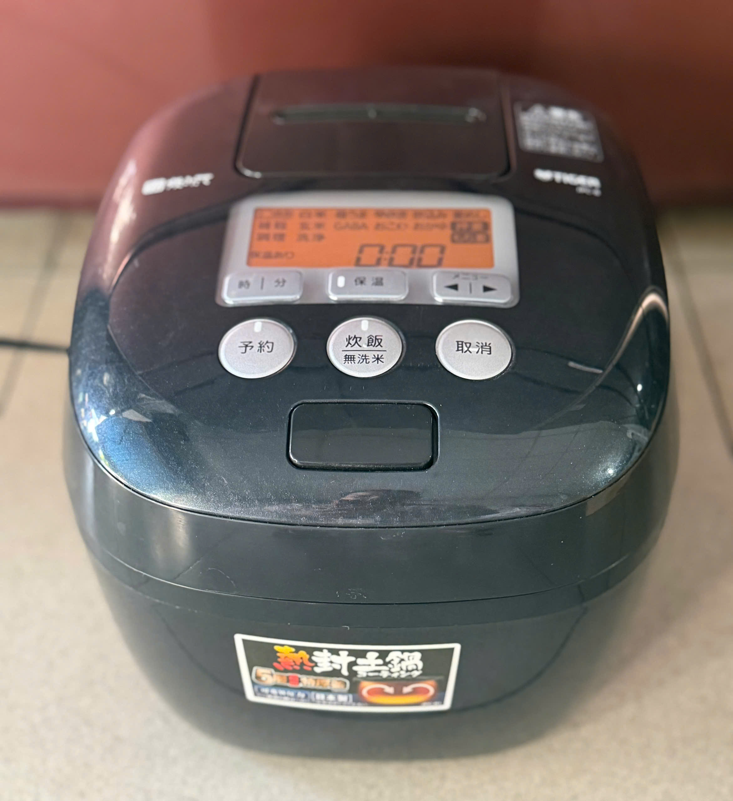 Nồi cơm điện Tiger JPC-B101 1LIT áp suất 2 bi màu đen bóng đẹp